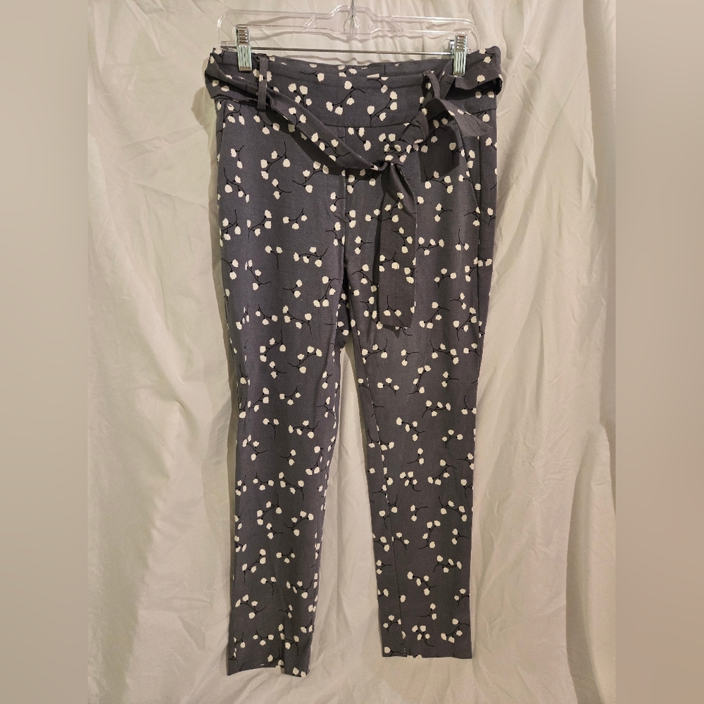 Gray Flower Design Pants with Belt Tapered And Cropped Length